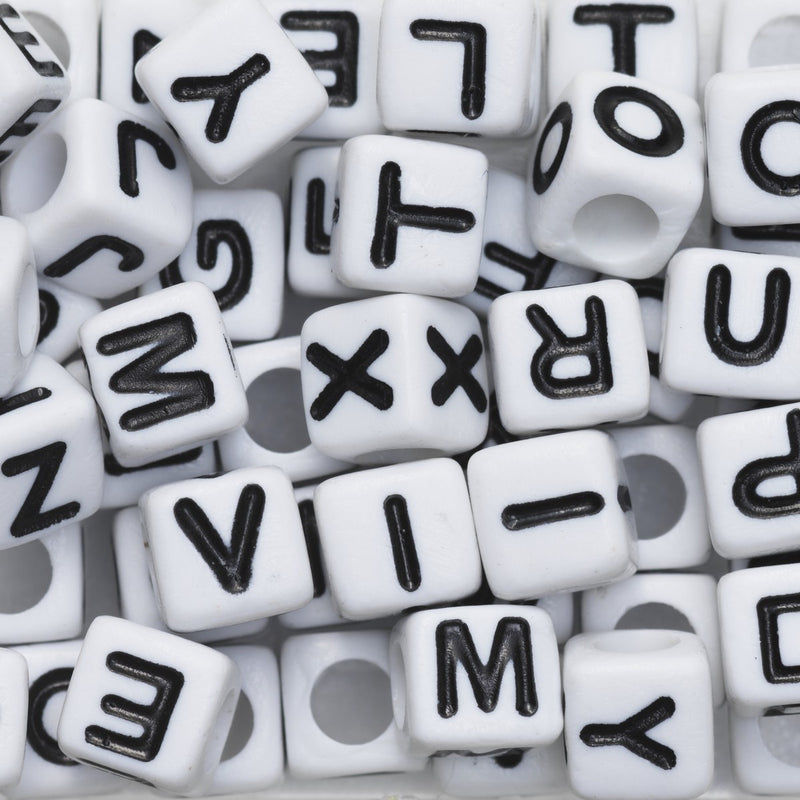 Kralenmix - letters - vierkant - wit met zwart