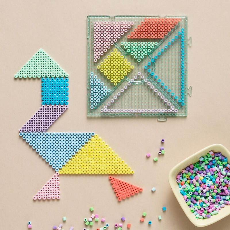 een tangram van strijkkralen