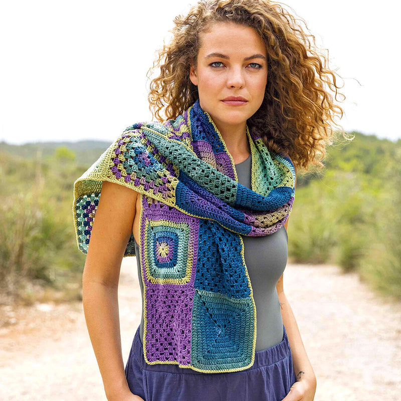 een sjaal van Katia Fair Cotton Granny garen