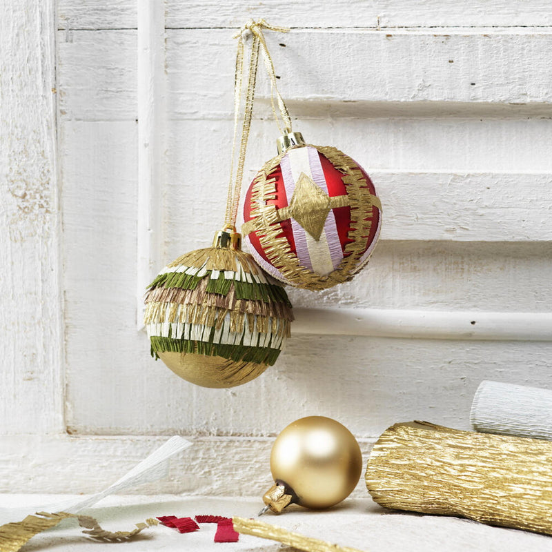 kerstballen met crêpepapier