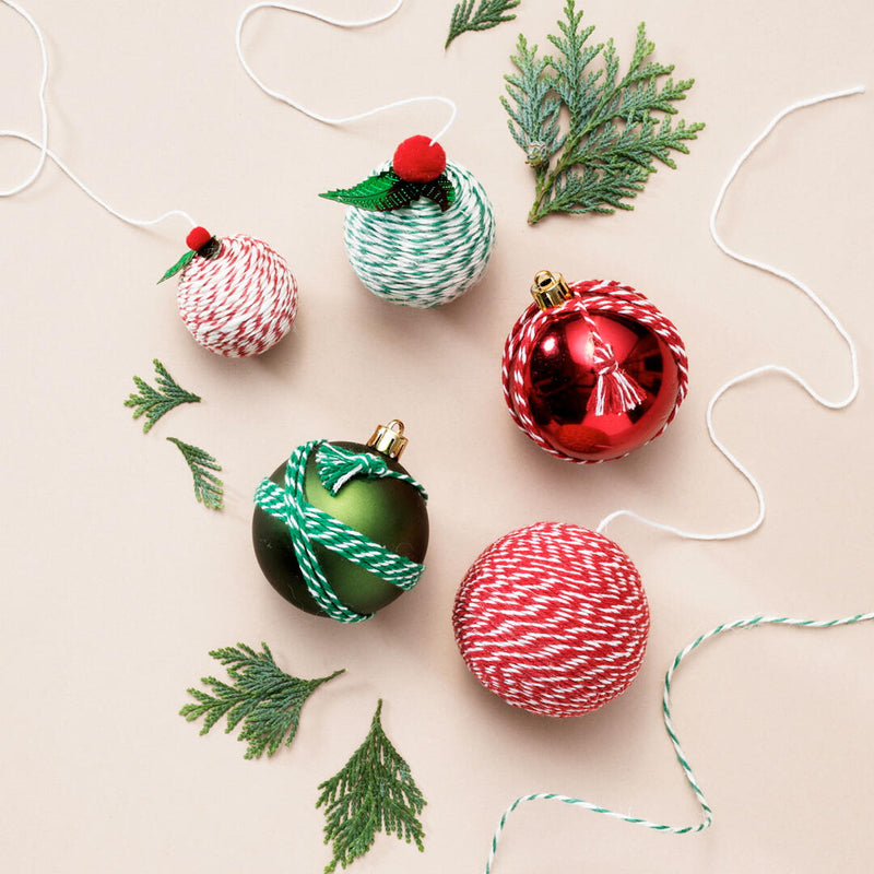 omwikkelde kerstballen