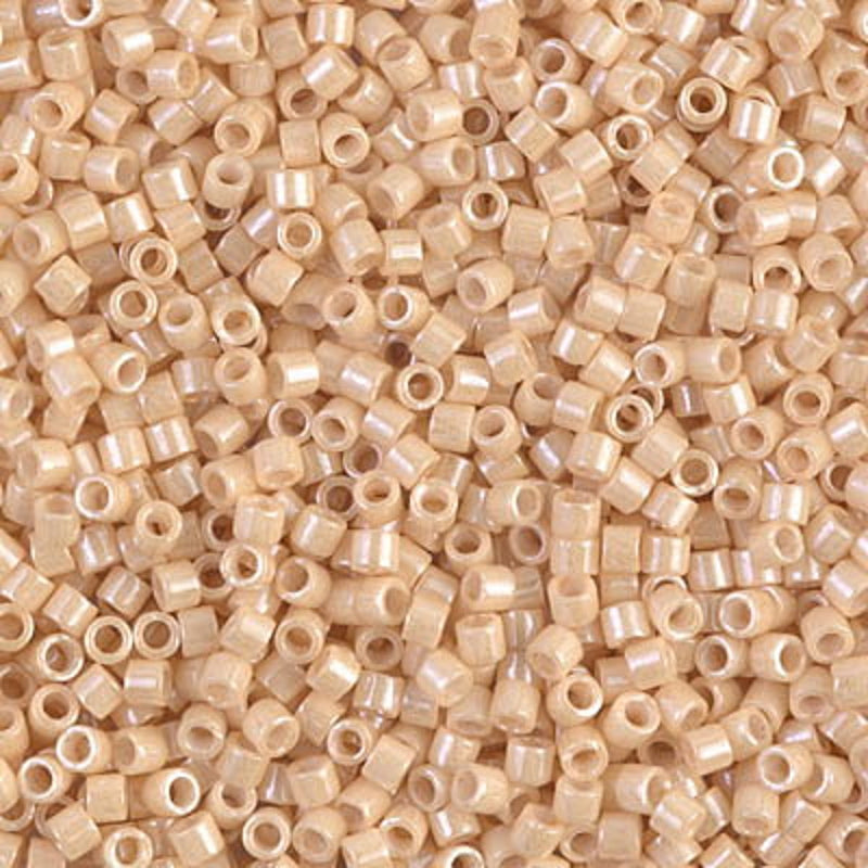 MIYUKI Delica kralen - 10/0 - DBM0204 Antique beige ceylon pearl gloss