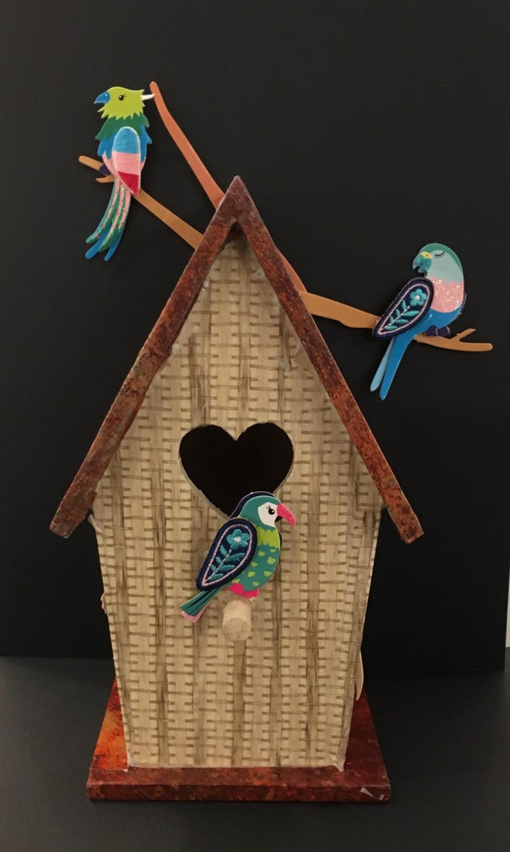 Houten vogelhuis - hartvormige opening