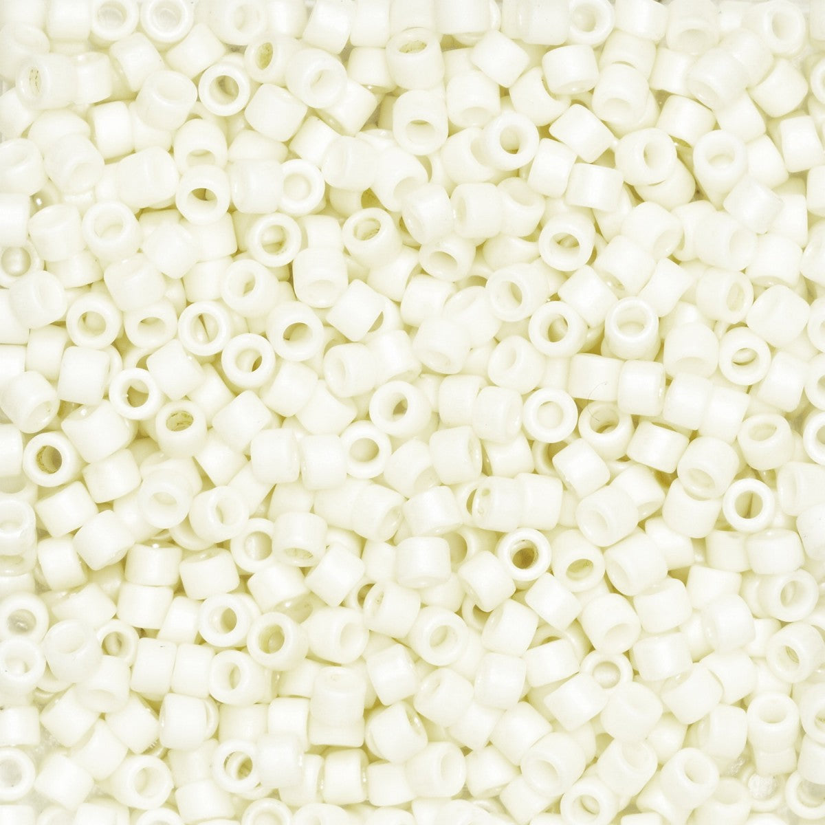 TOHO Treasure kralen - 11/0 - #762 crème mat
