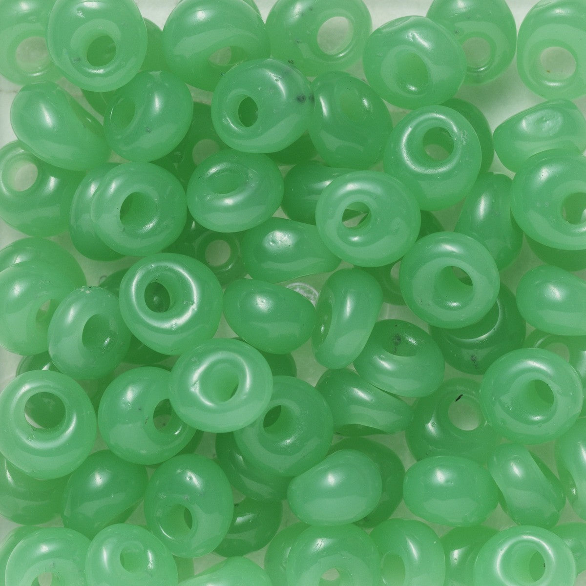 TOHO Magatama kralen - 4 mm - #156 groen semi-transparant