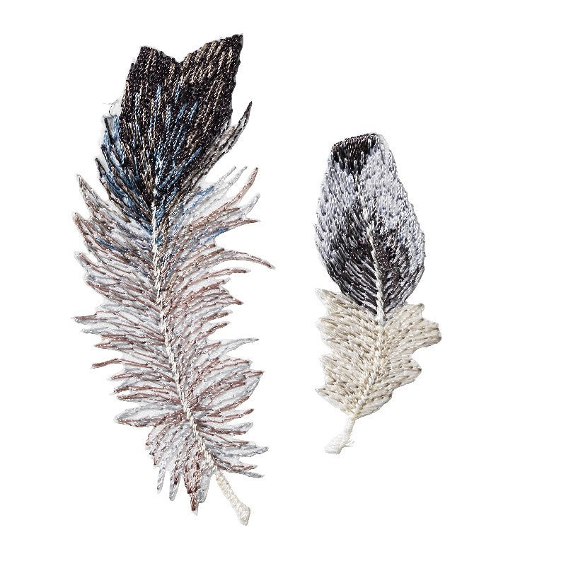 Iron-on feathers grey 2 stuks