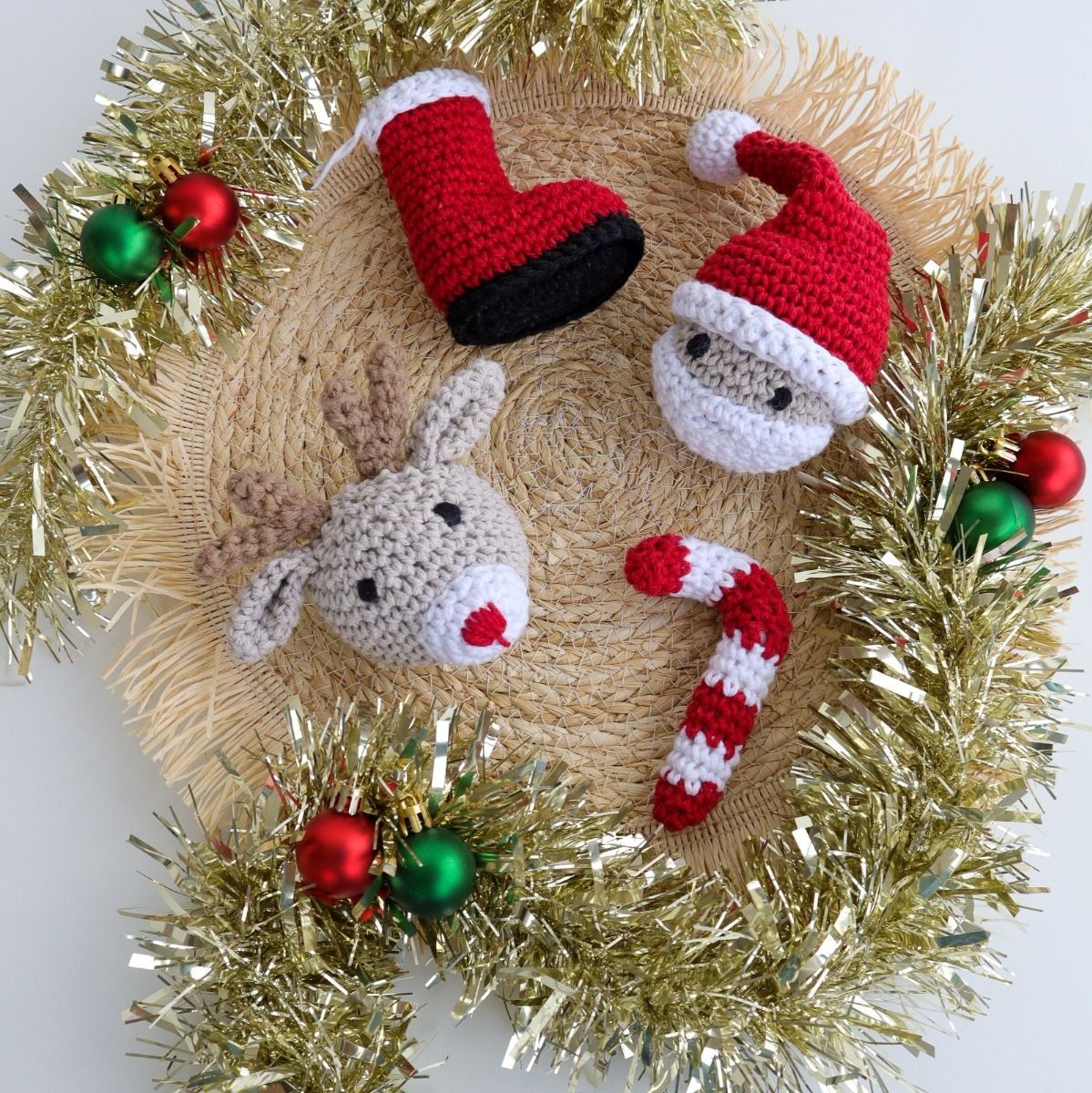 Hoooked DIY kit - Classic Christmas Ornaments
