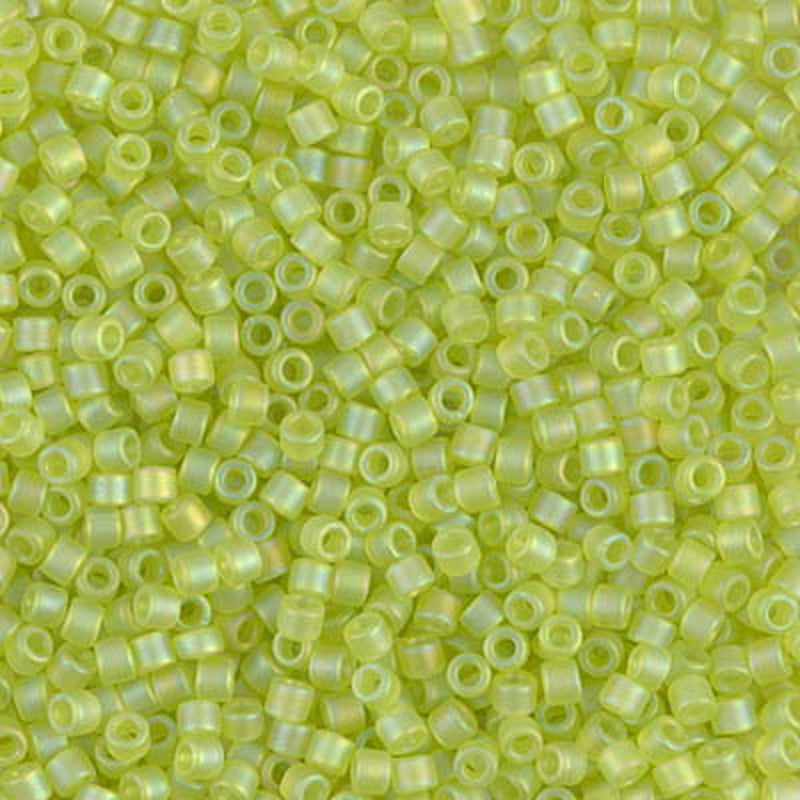 MIYUKI Delica kralen - 10/0 - DBM0860 Chartreuse transparent iris matte