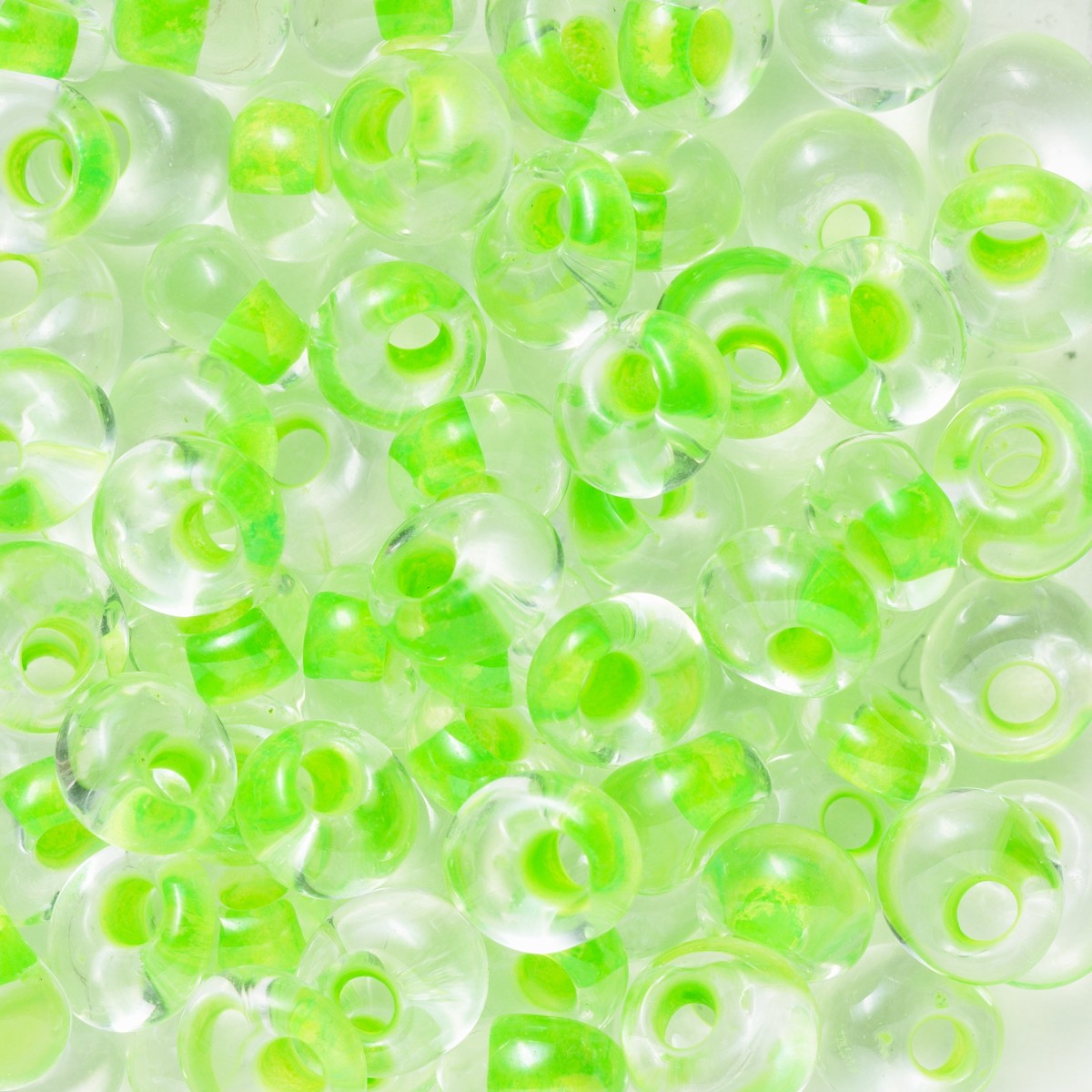 TOHO Magatama kralen - 4 mm - #184 limoen kern transparant