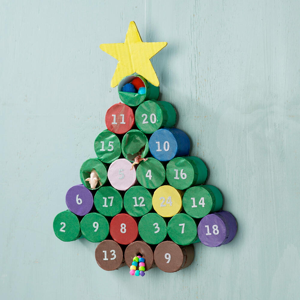 een adventkalender van WC rollen