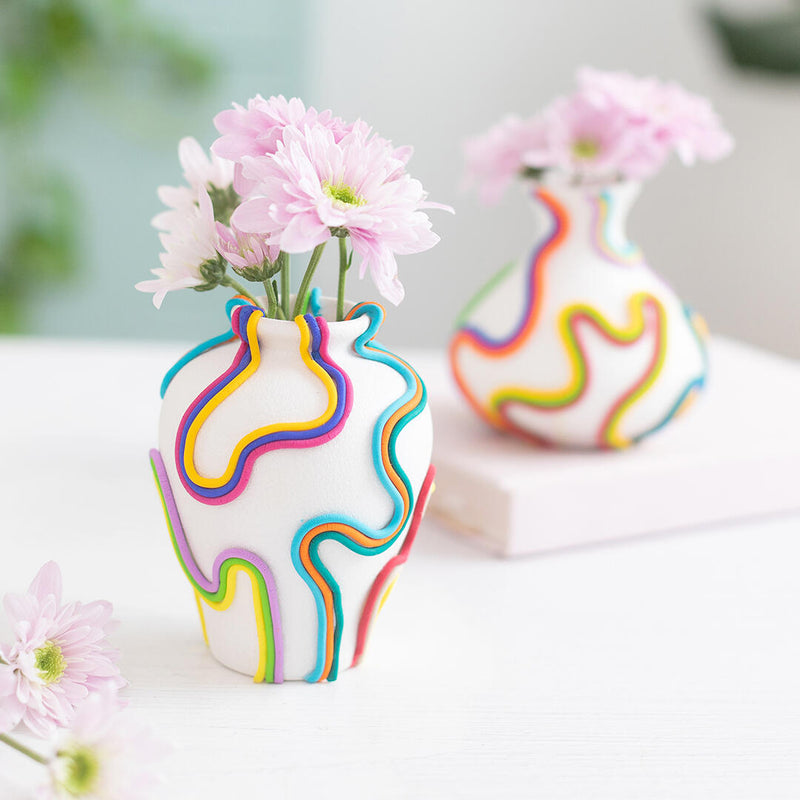 een kleurrijke FIMO upcycling vaas