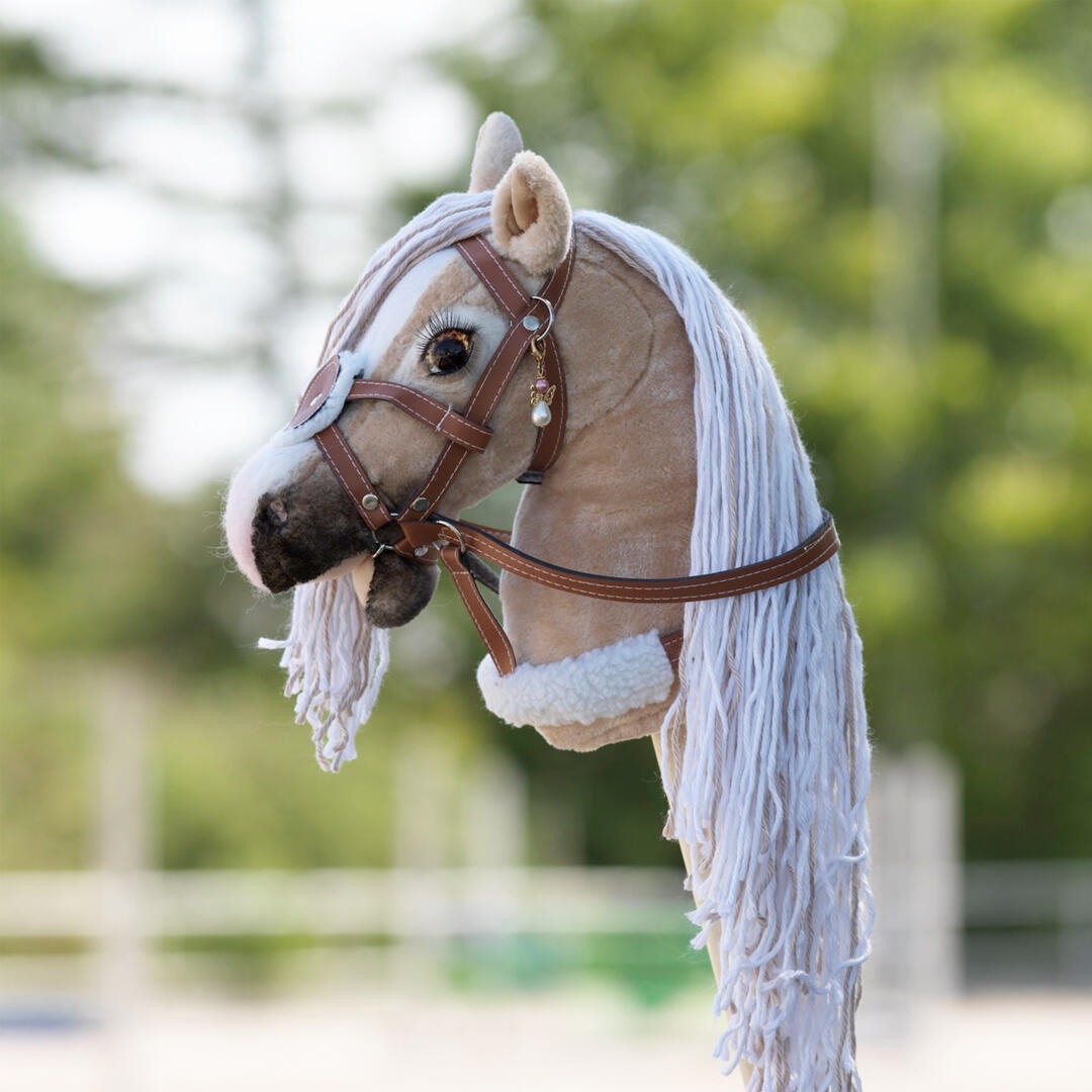 een isabelkleurige Hobby Horse