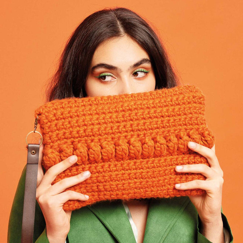 een gehaakte clutch met Katia WOW garen