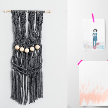 een macramé wandkleed