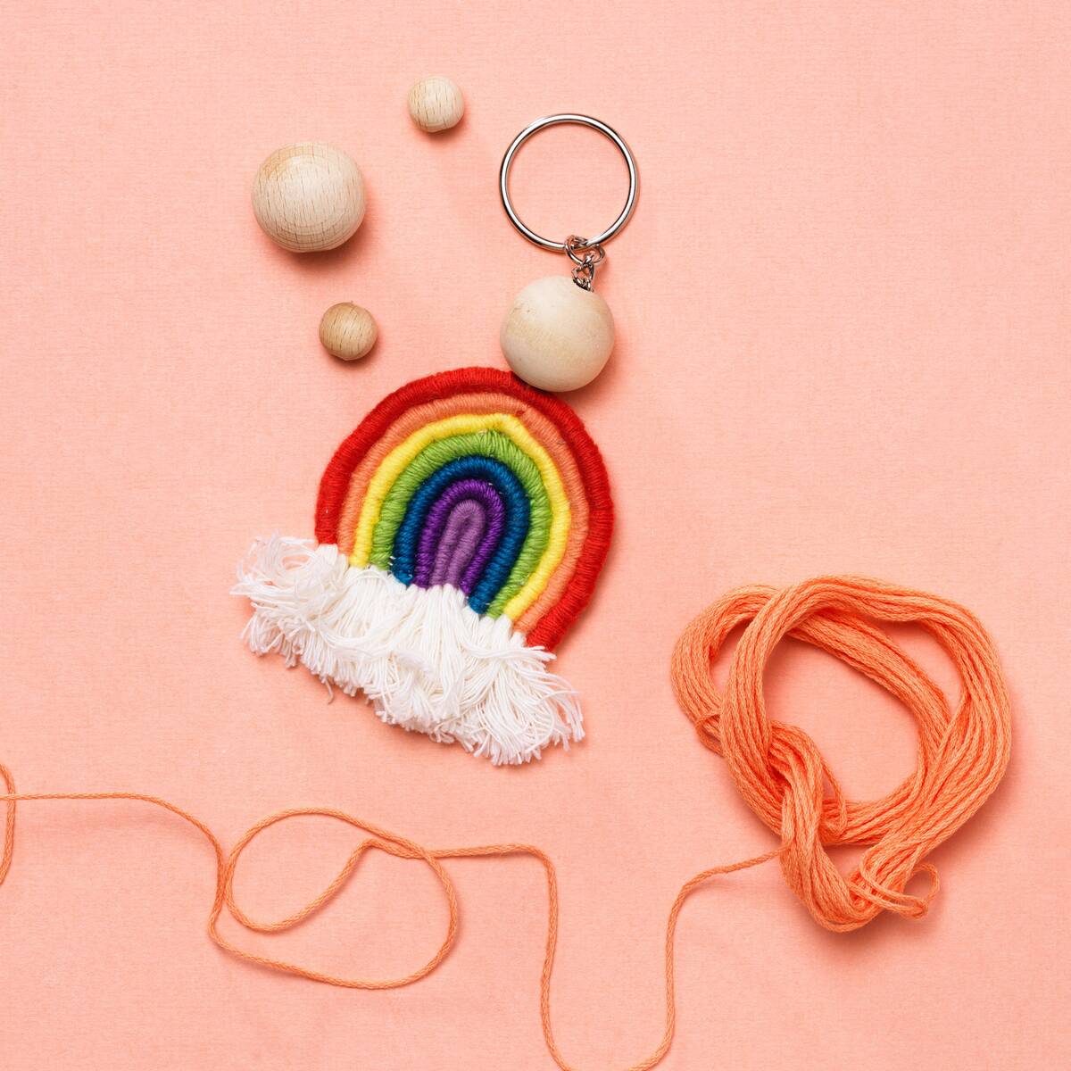regenboog sleutelhanger van macramé