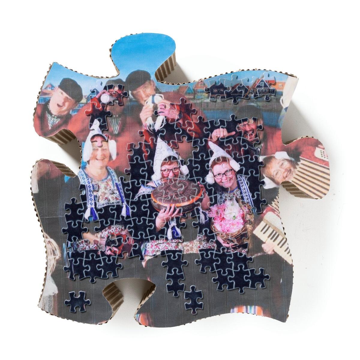 een puzzelstuk met foto