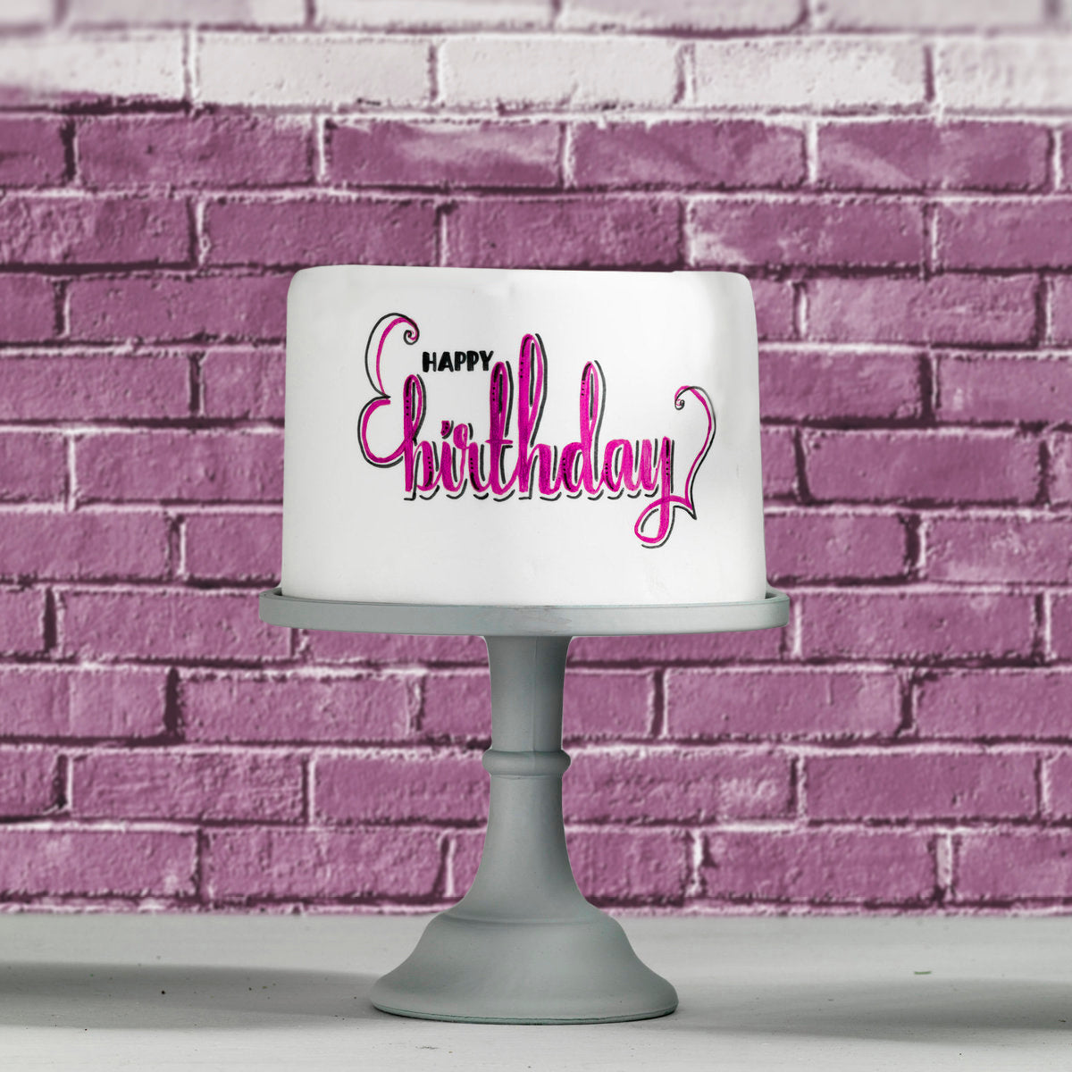 verjaardagstaart versierd met handlettering