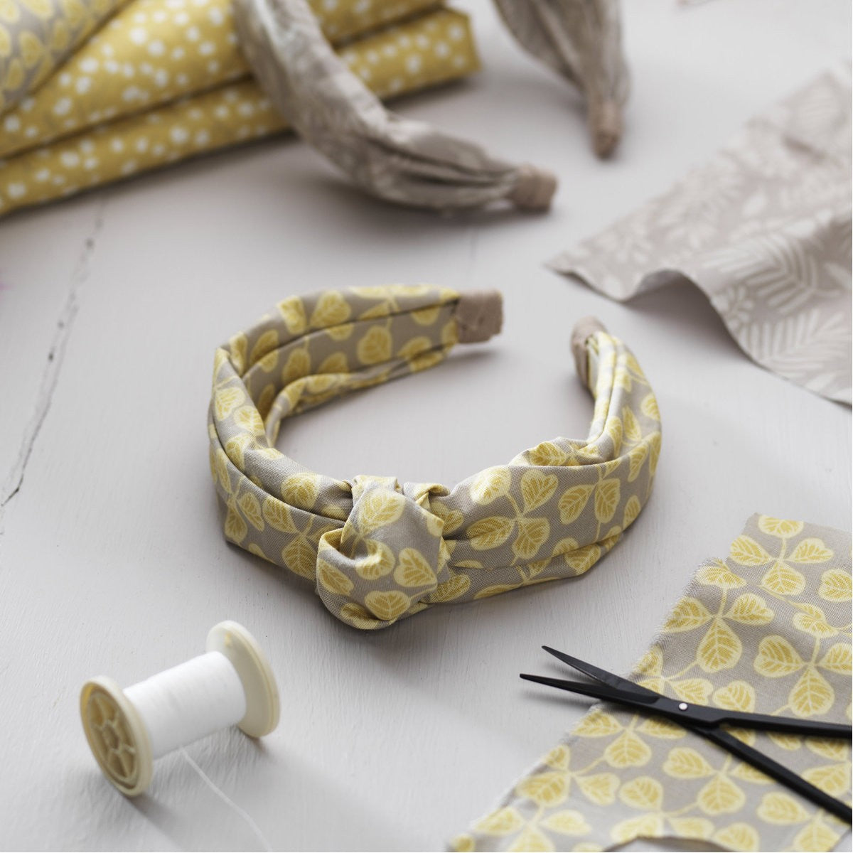Diadeem plastic - 25 mm - wit