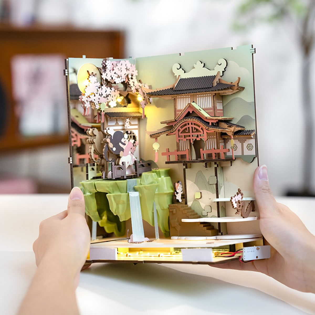 Robotime houten 3D puzzel - book nook - Falling Sakura