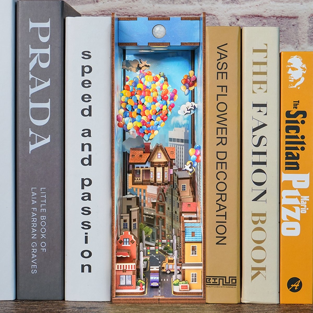Tonecheer miniatuur kit - book nook - Travel with the Wind